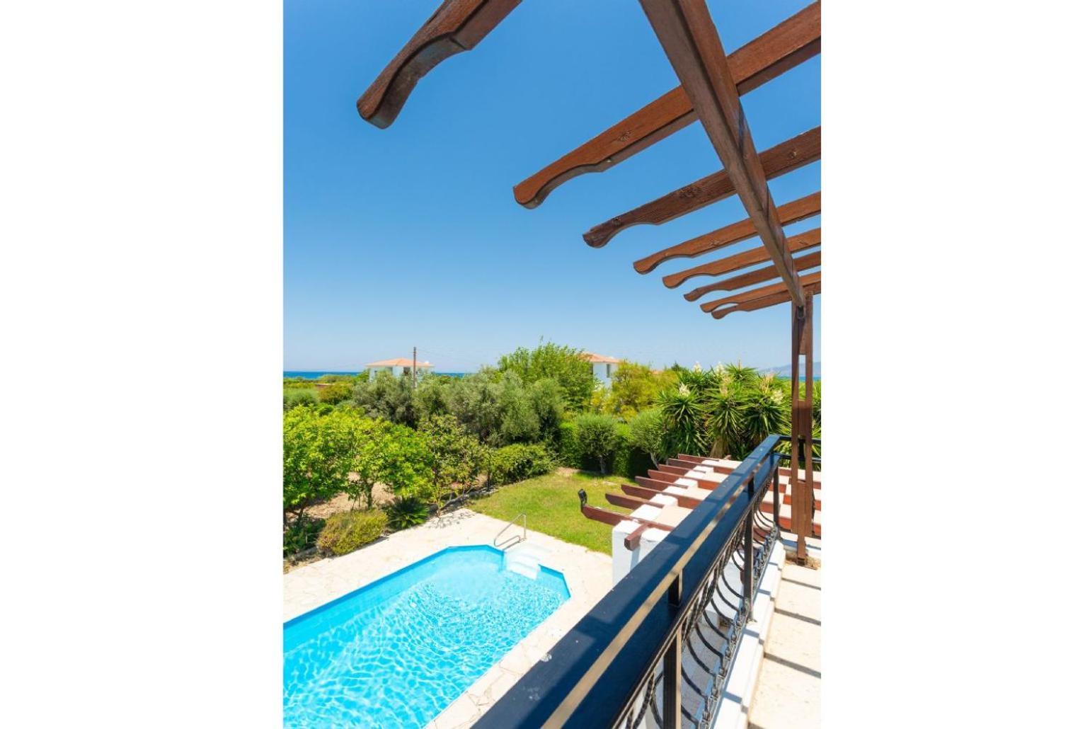 Sun Beach Villa Thio Polis Luaran gambar